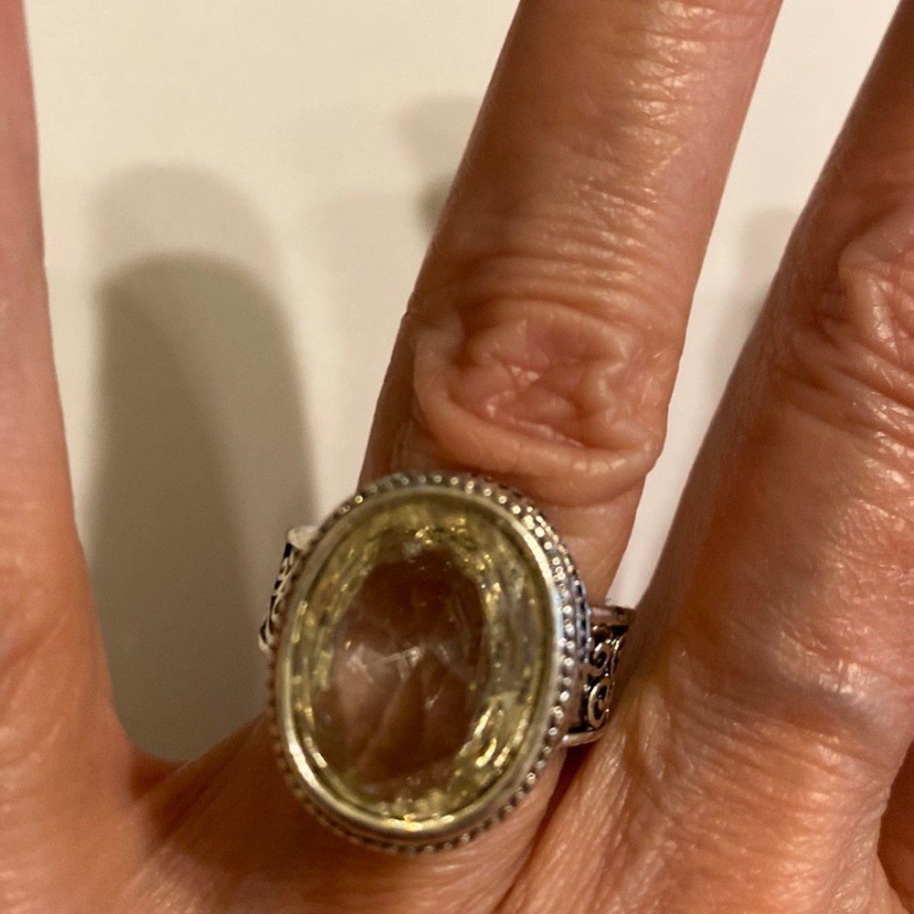 Size 7 Pale Green Silver Tone Ring